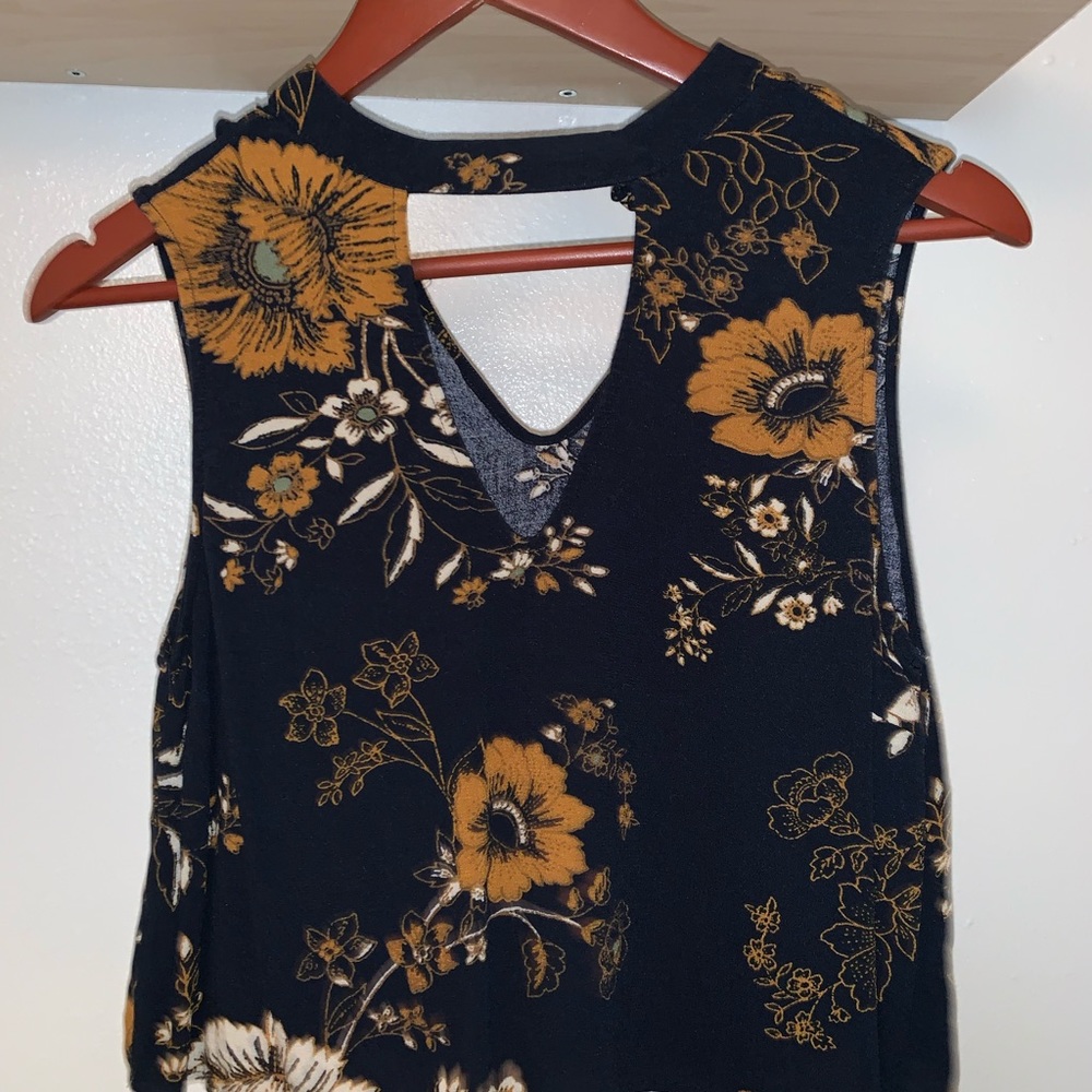 Kendall and Kylie navy flora crop top